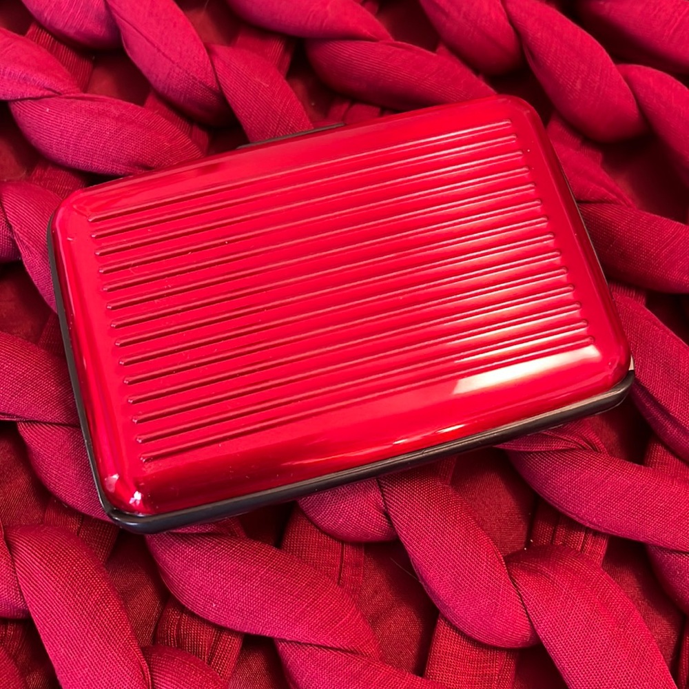 NIB Insten Red Aluminum Card Holder